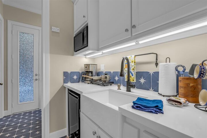 Property Photo: 63 Fairway Park B TX 77356