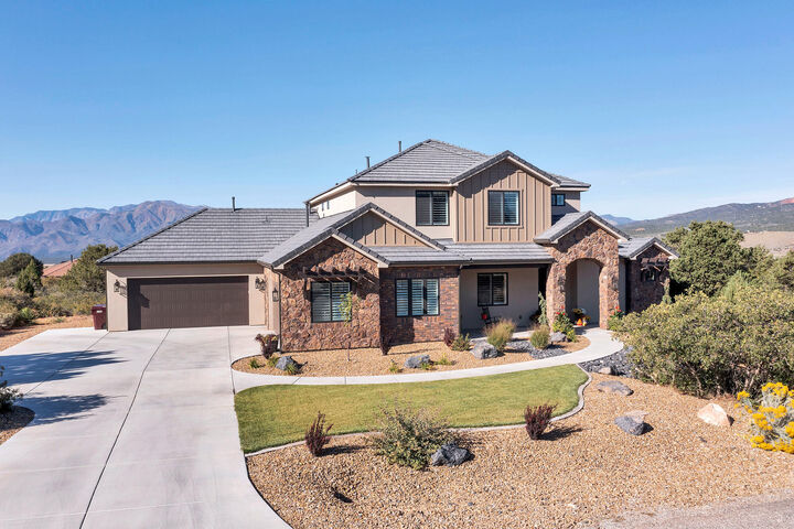 Property Photo:  1912 S Chekshani Cliffs Ln  UT 84757 