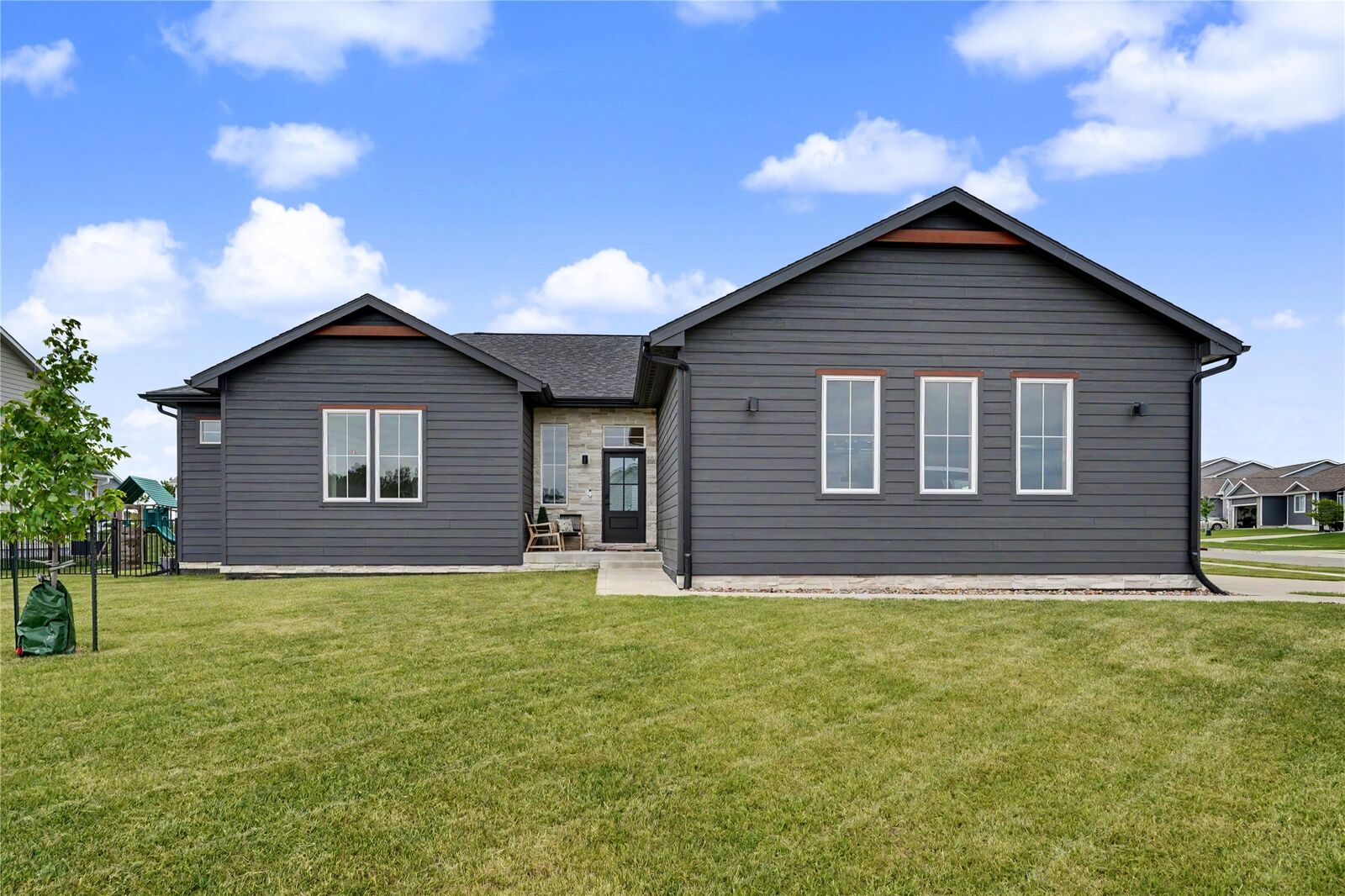 Property Photo:  808 Willow Valley Drive  IA 50211 
