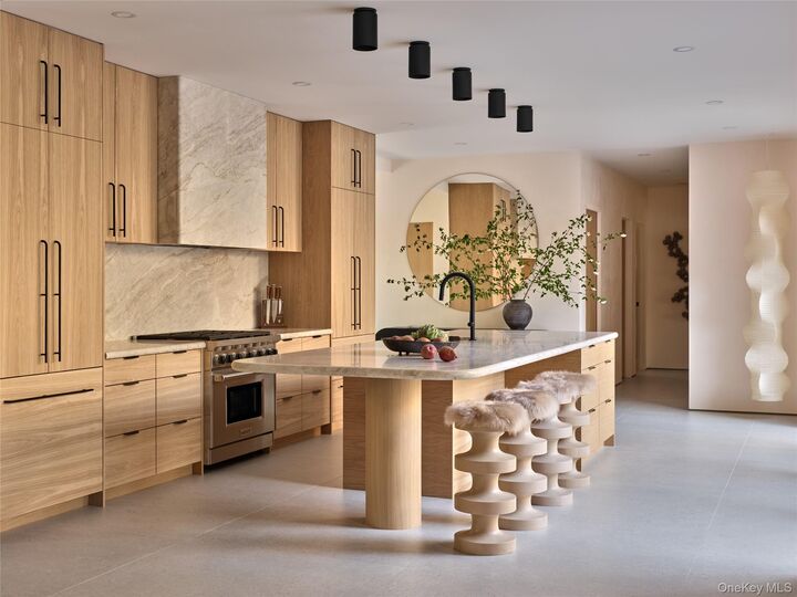 Property Photo:  2 Stonecreek Road  NY 12498 