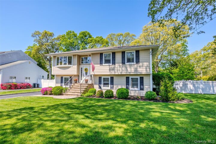 Property Photo:  46 Hewitt Boulevard  NY 11934 