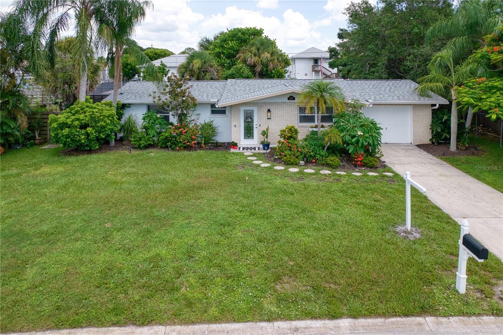 Property Photo: 510 Dona Drive FL 34275