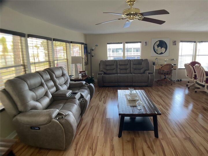 Property Photo: 2100 Kings Highway 98 FL 33980