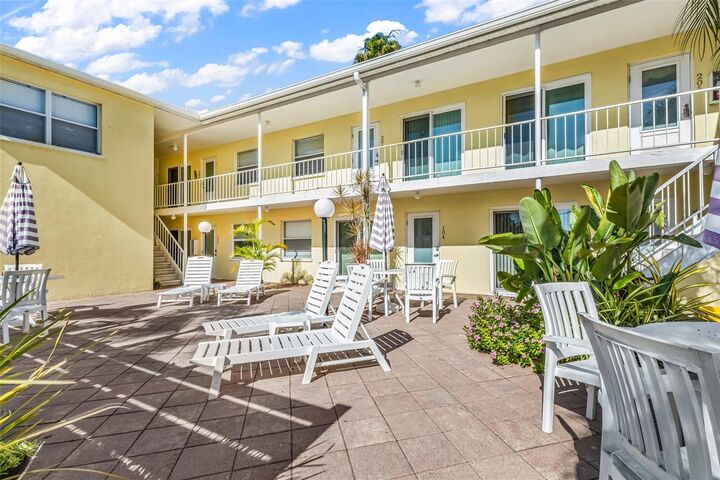 Property Photo: 700 W Venice Avenue 206 FL 34285