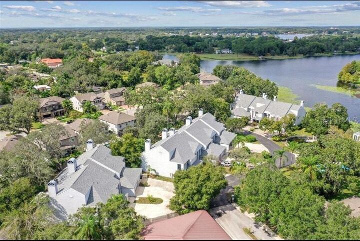 Property Photo: 9726 Tiffany Oaks Lane 9726 FL 33612