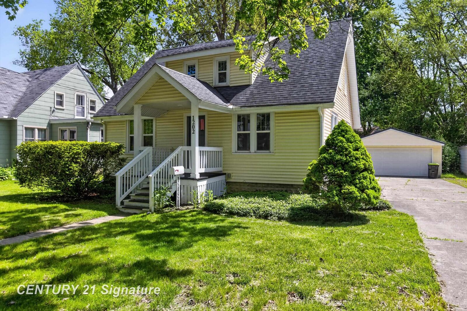 Property Photo:  1202 Jerome Street  MI 48640 