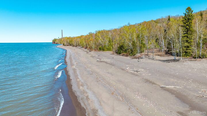 Property Photo:  49190 Upper Freda Shores Road  MI 49905 