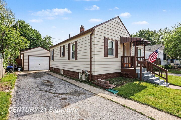Property Photo:  705 W Jenny Street  MI 48706 