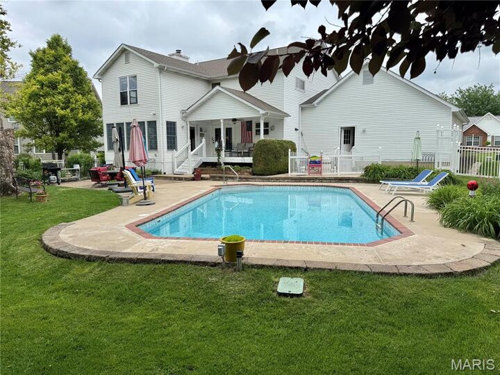 Property Photo: 225 E Governor Place MO 63301