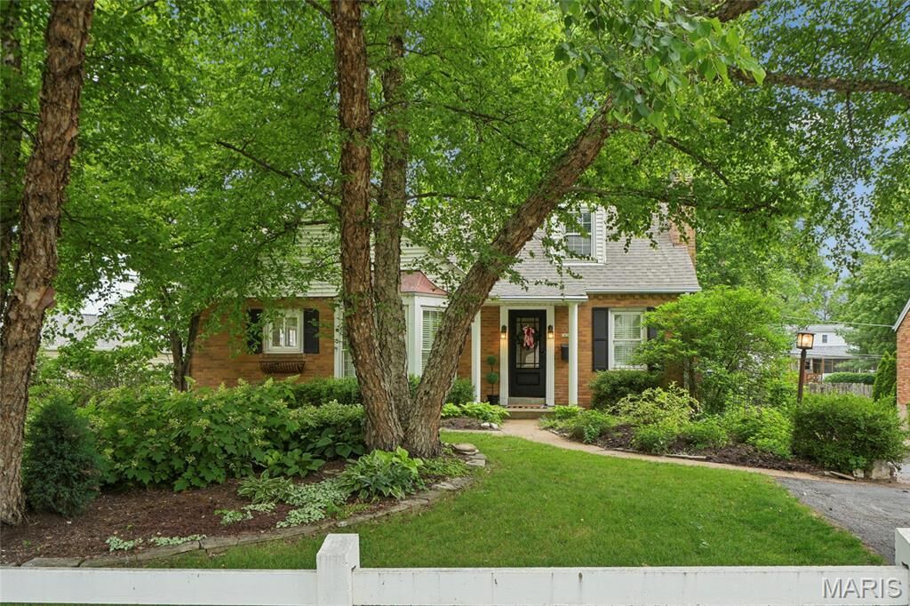 Property Photo:  1439 S Elm Avenue  MO 63119 