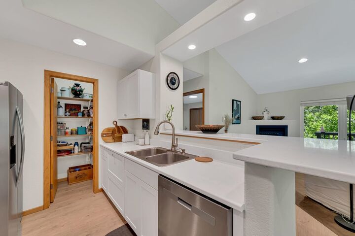 Property Photo:  6 Calamity Lane  SD 57732 