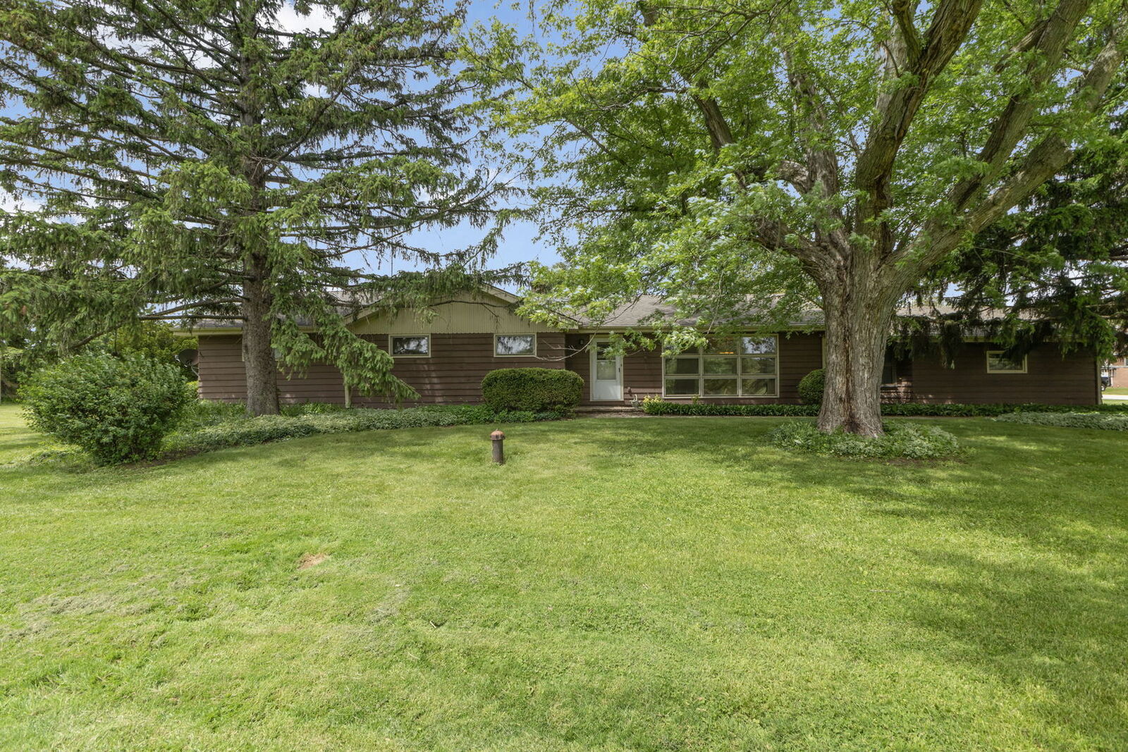 Property Photo:  2N570 Argyle Street  IL 60148 