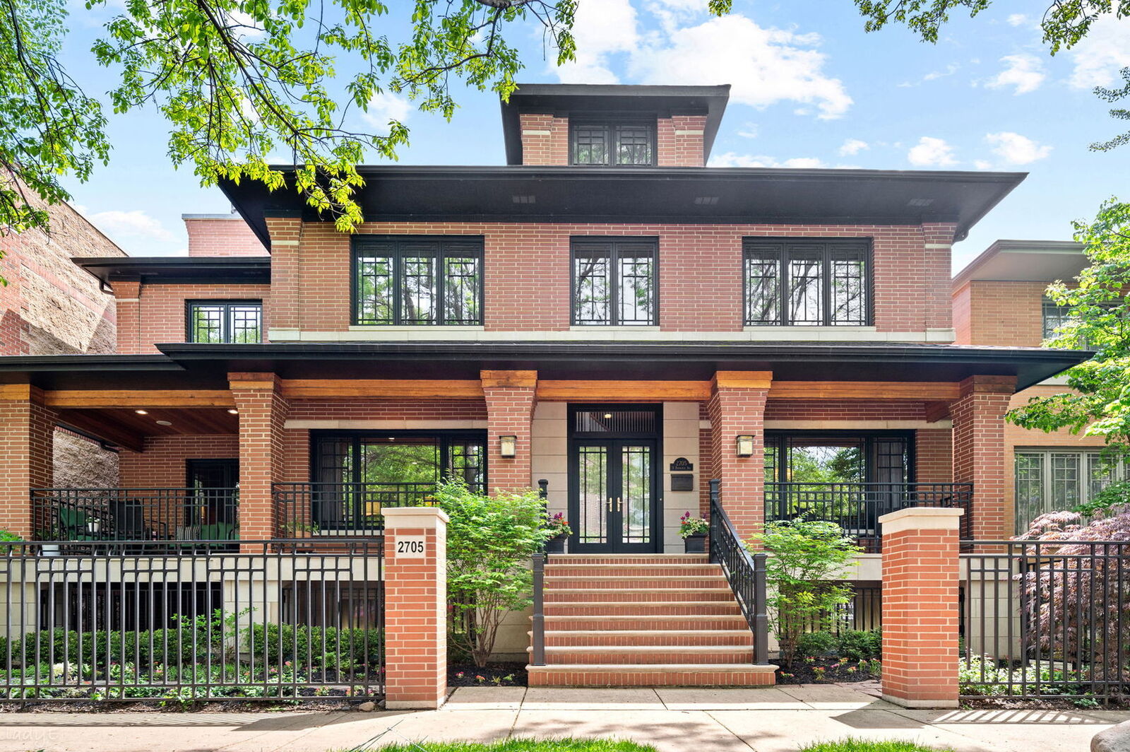 Property Photo:  2705 N Bosworth Avenue  IL 60614 