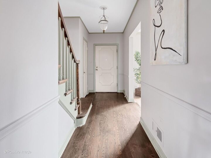 Property Photo: 218 S Edgewood Avenue IL 60525