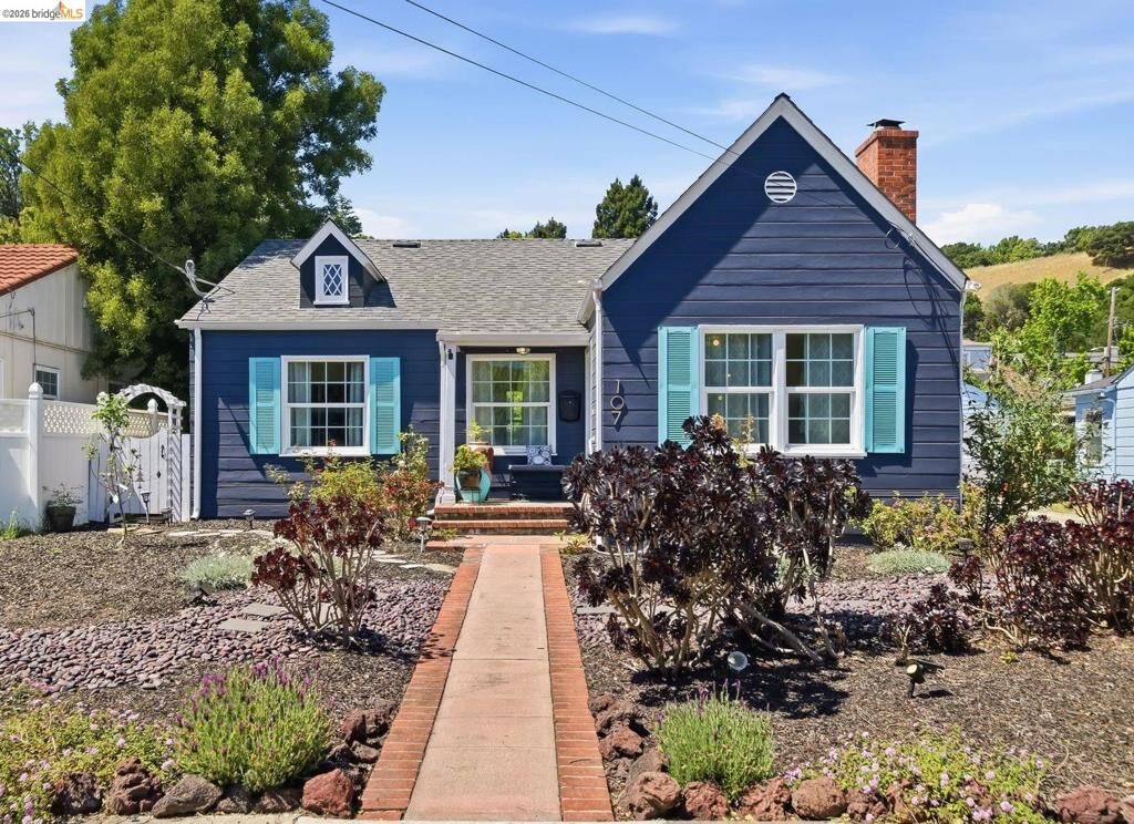 Property Photo:  107 Covington St  CA 94605 