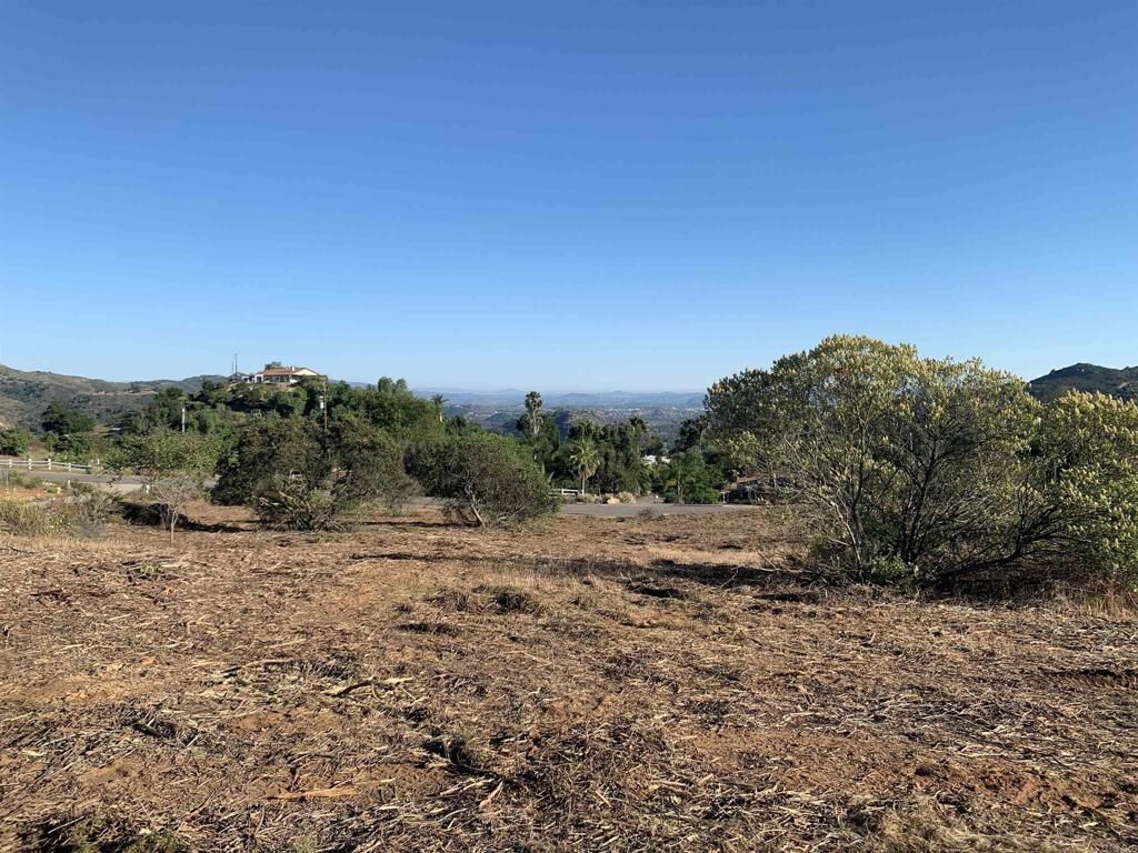 Property Photo:  11156 E Meadow Glen Way  CA 92026 