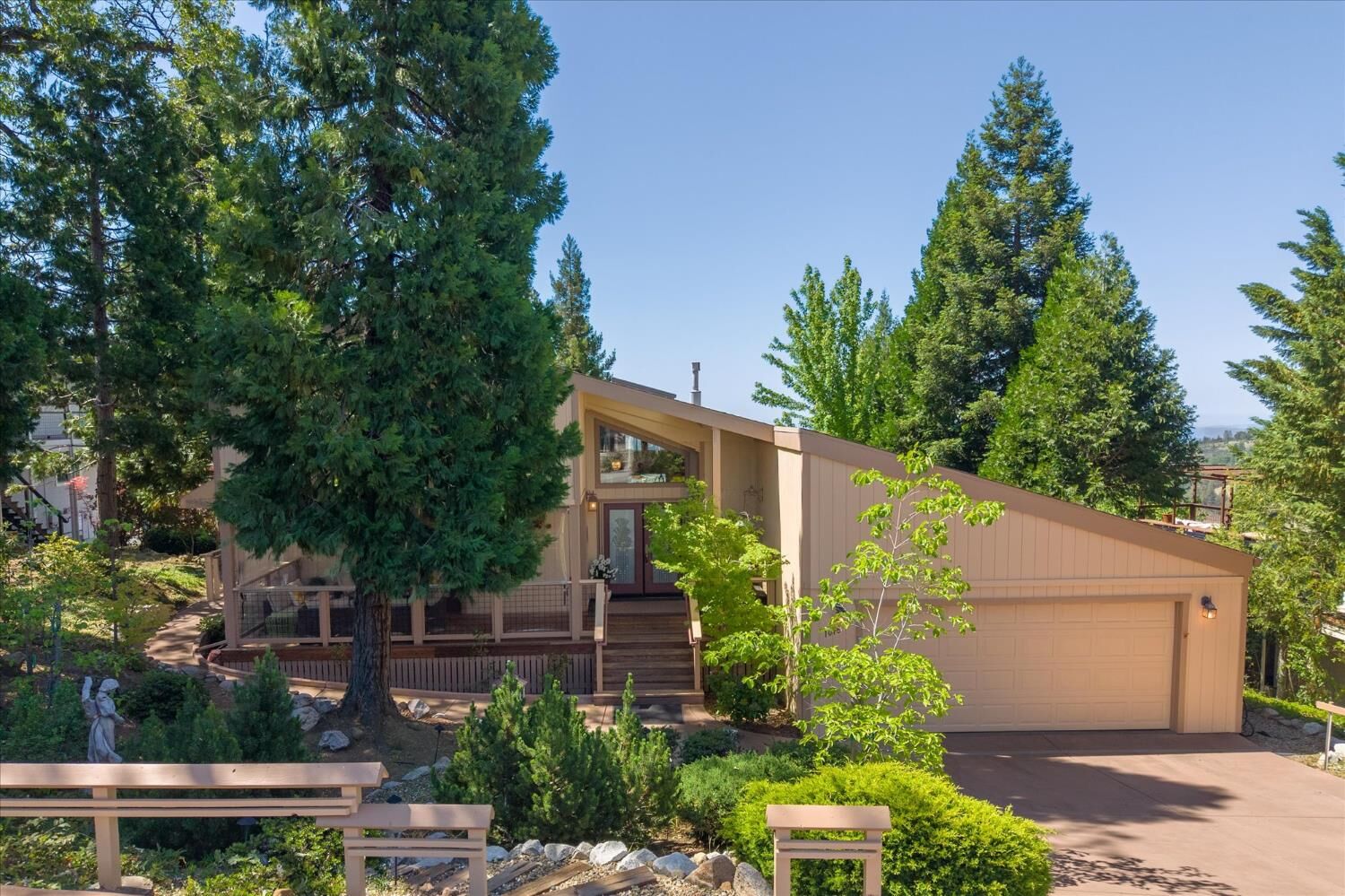 Property Photo: 1016 Buckthorn Drive CA 95247