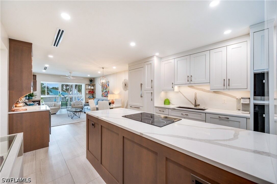 Property Photo: 1021 3rd Street S 310 FL 34102