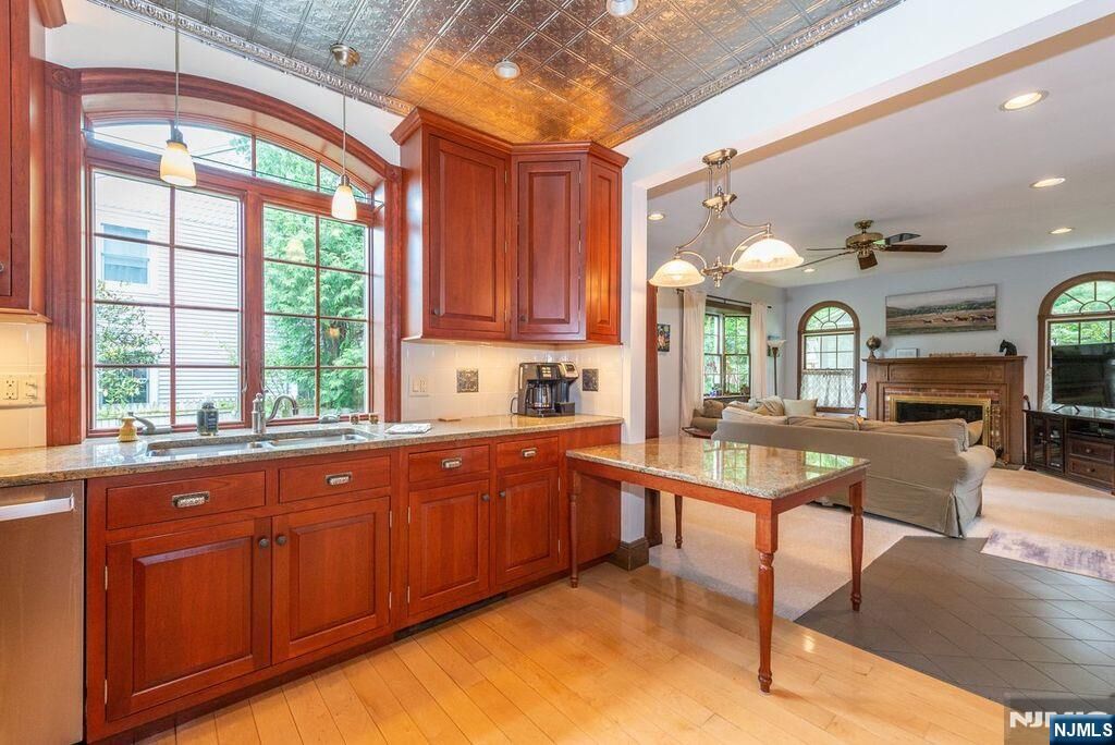 Property Photo:  66 Hillside Avenue  NJ 07432 