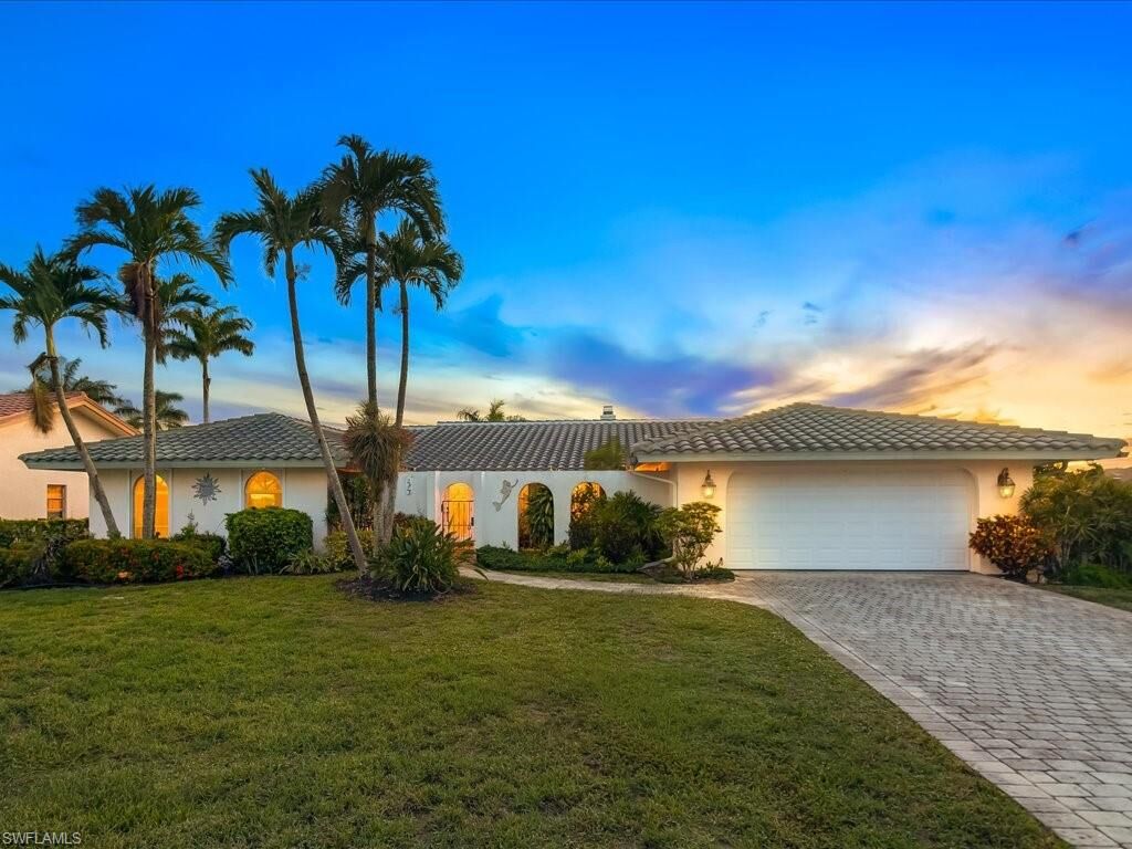 Property Photo: 2428 Duchess Ct FL 34112