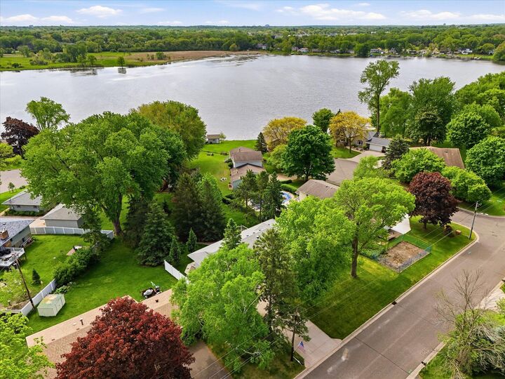 Property Photo:  974 Kohlman Lane  MN 55109 