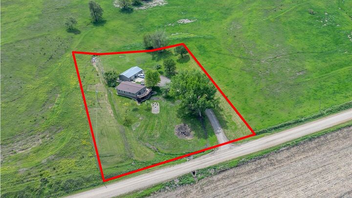 Property Photo:  12319 Oak Ave  IA 51010 