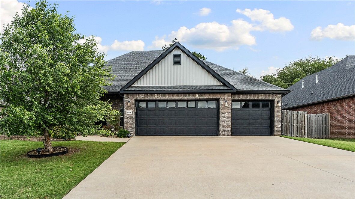Property Photo:  4304 SW Plumley Avenue  AR 72713 