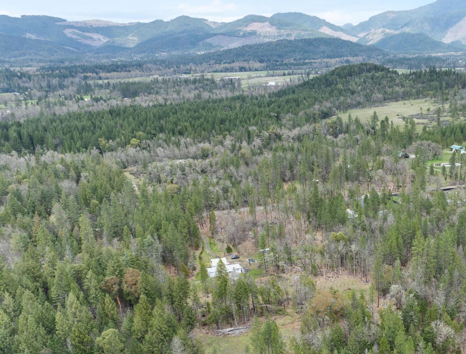 Property Photo:  575 Kirkham Road  OR 97523 