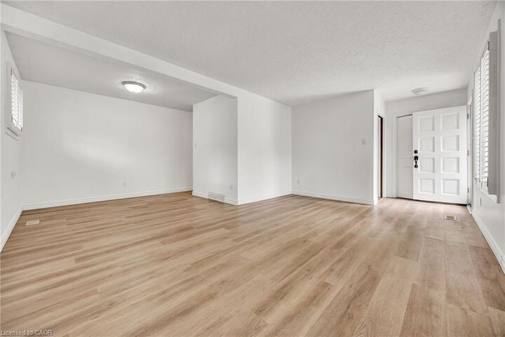 Property Photo:  514 Fallingbrook Drive Upper  ON N2L 4N3 