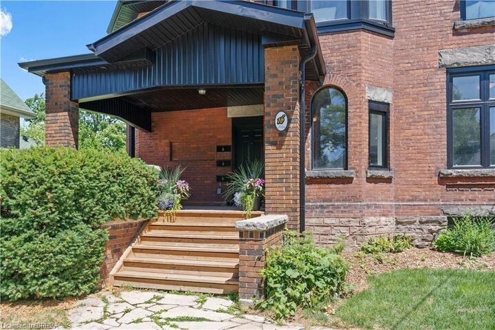Property Photo:  16 Arthur Street 2A  ON N3S 3H3 