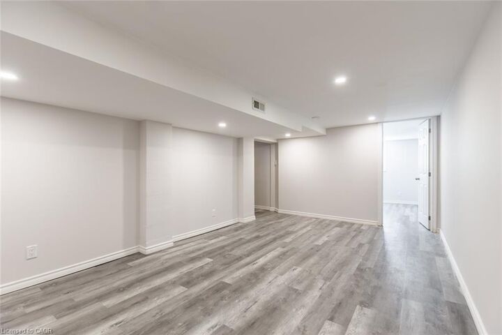 Property Photo:  927 Teal Drive 2  ON L7T 2Y9 