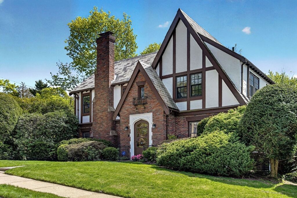 Property Photo:  16 Lancaster Rd  MA 02458 
