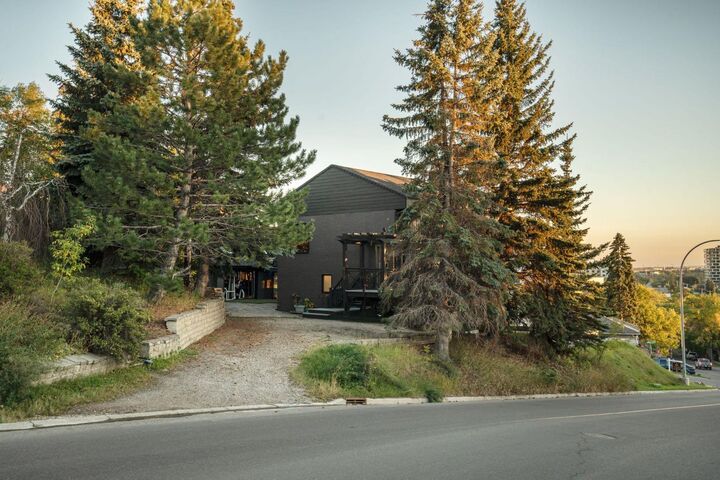 Property Photo: 618 10 Street NE AB T2E 4M9