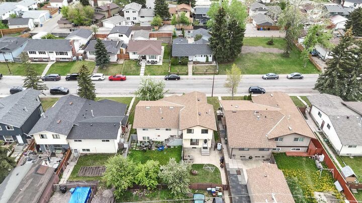 Property Photo:  5502 Temple Road NE  AB T1Y 3B2 