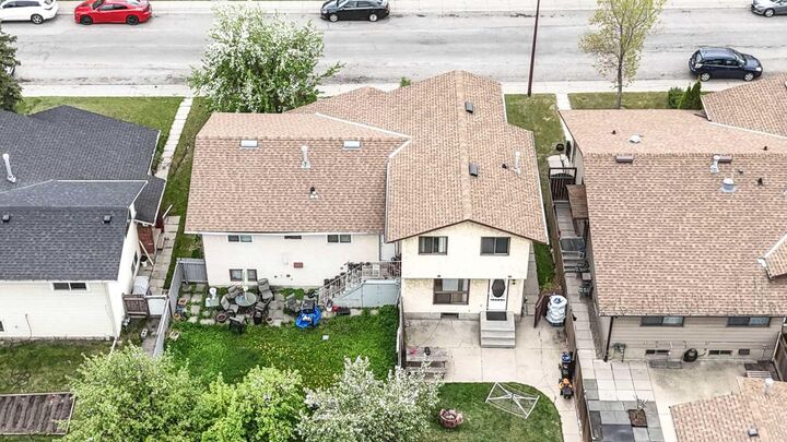 Property Photo: 5502 Temple Road NE AB T1Y 3B2