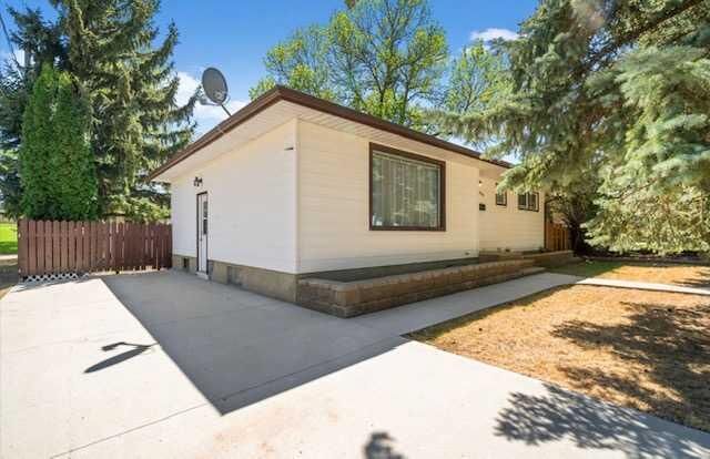 Property Photo:  423 12 Street NE  AB T1A 5V3 