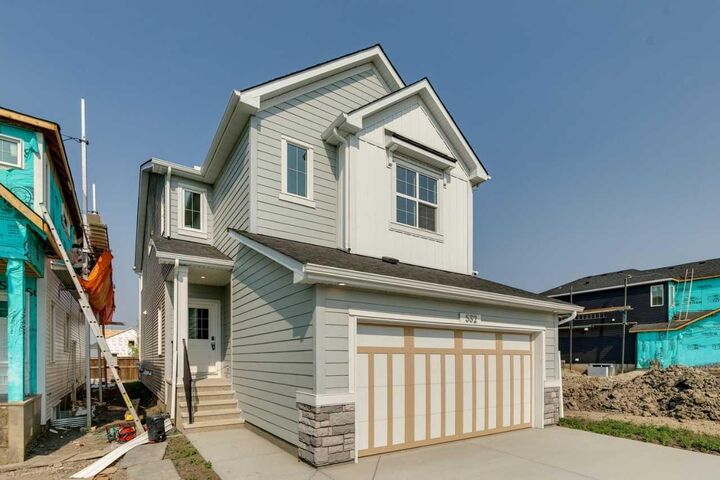 532 Buffaloberry Manor SE — photo 1