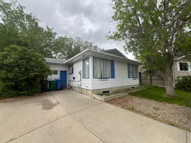 Property Photo:  170 Pensacola Court W  AB T1K 4R6 