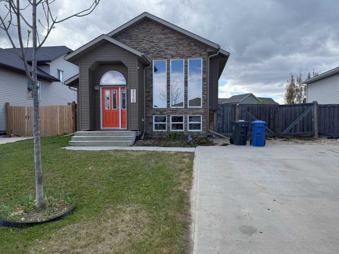 Property Photo:  9520 92 Street  AB T0H 3S0 