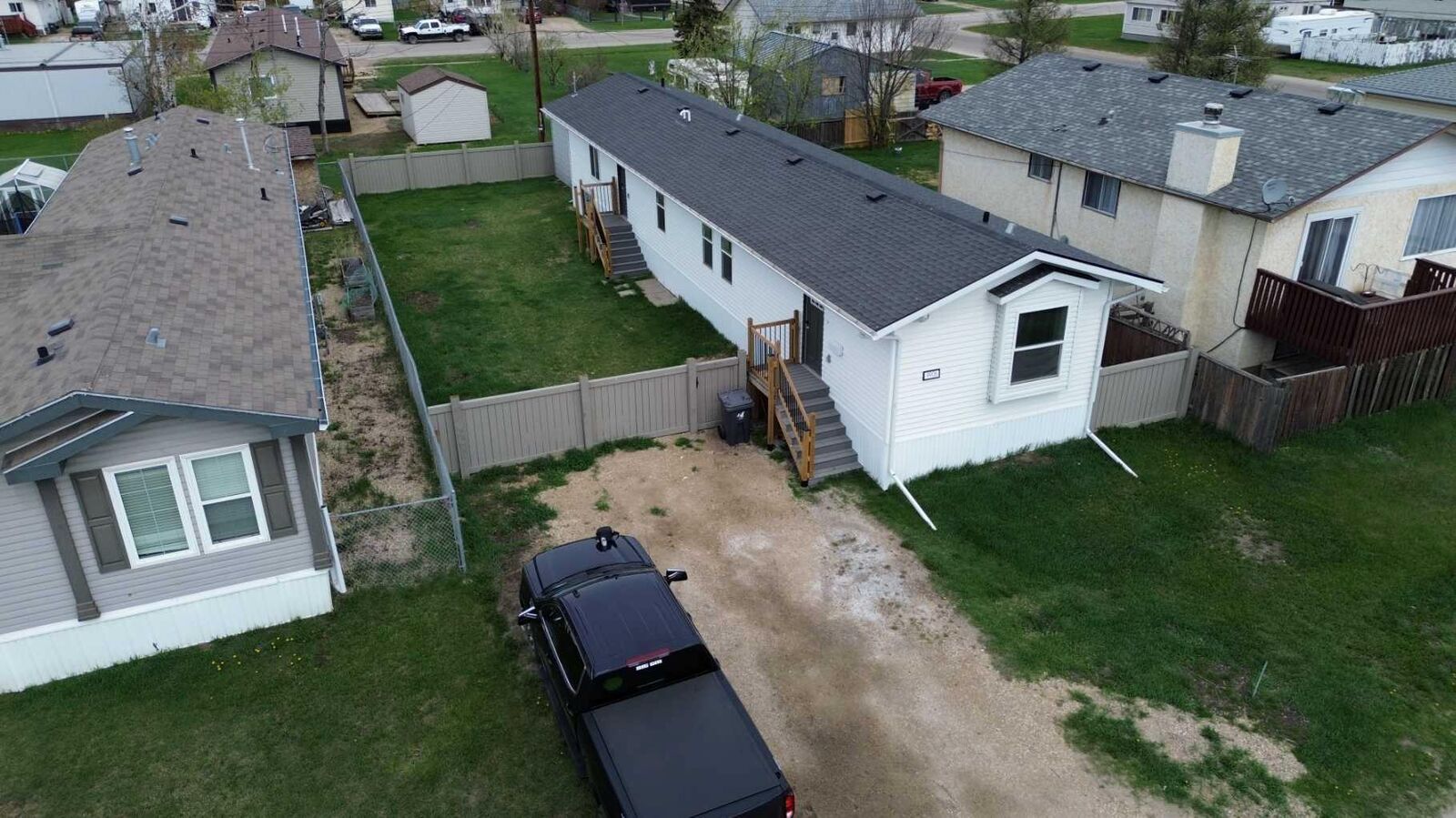 Property Photo: 9906 102 AB T8X 5A3