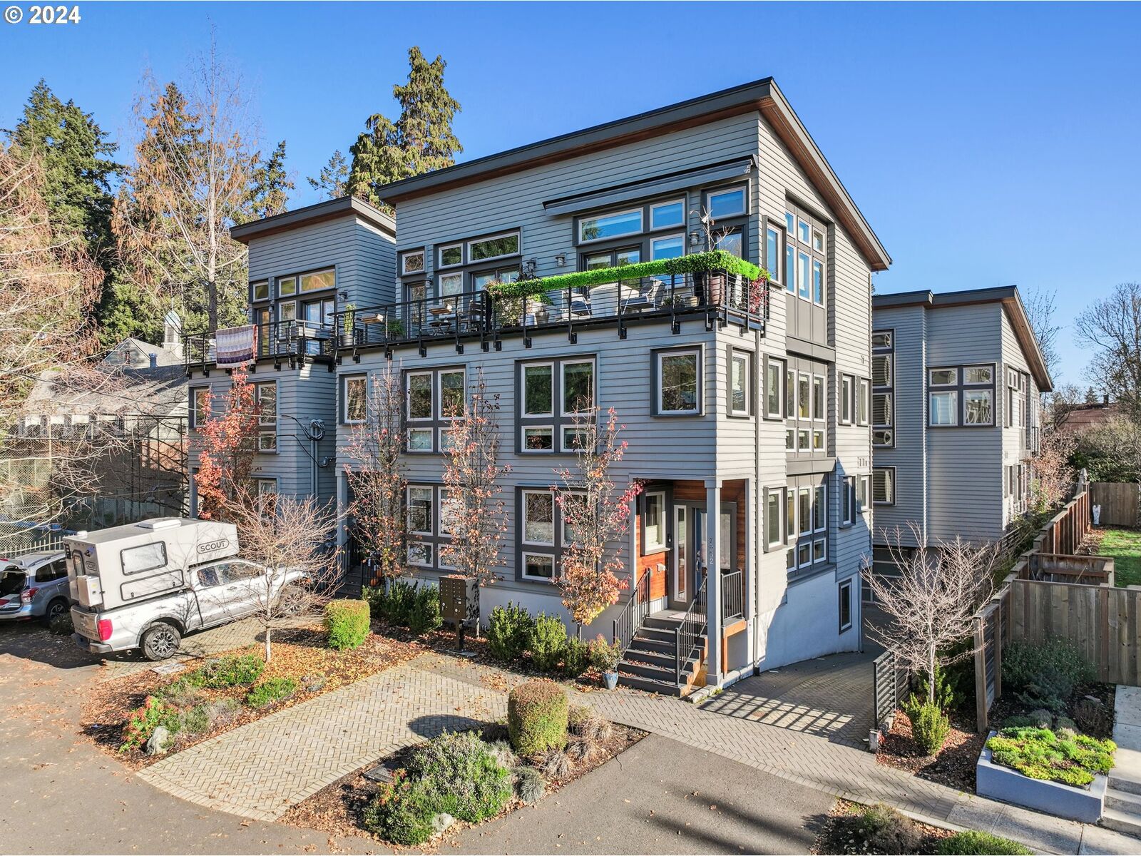 Property Photo:  7926 SE 6th Ave  OR 97202 