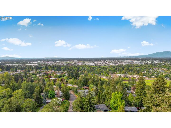 Property Photo:  2610 Highland Oaks Dr  OR 97405 