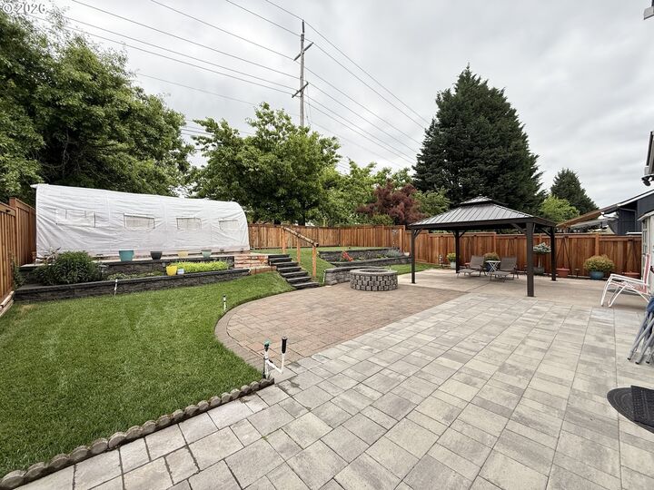 Property Photo: 1560 NE 87th Ave OR 97006