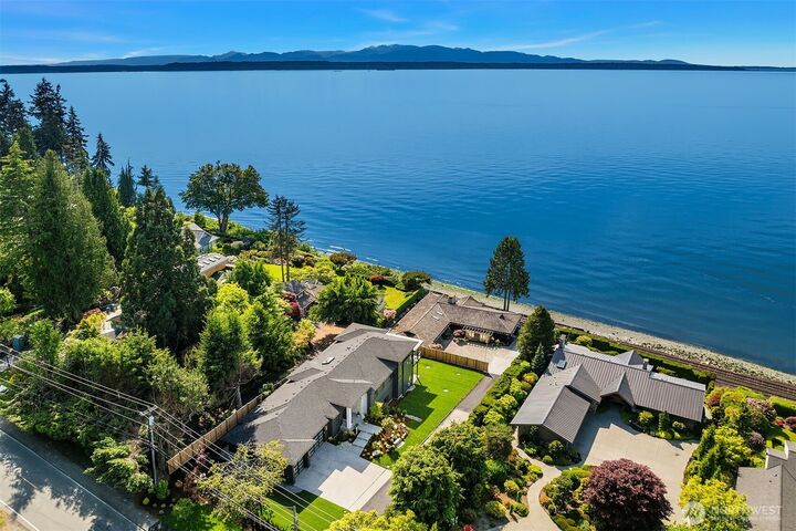 Property Photo: 17626 Talbot Road WA 98026