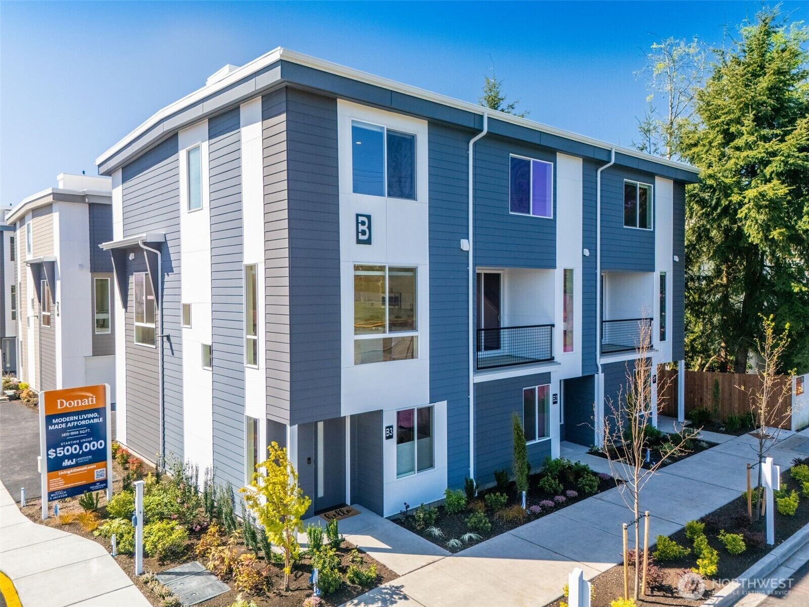 Property Photo:  222  124th Street SW F3  WA 98204 