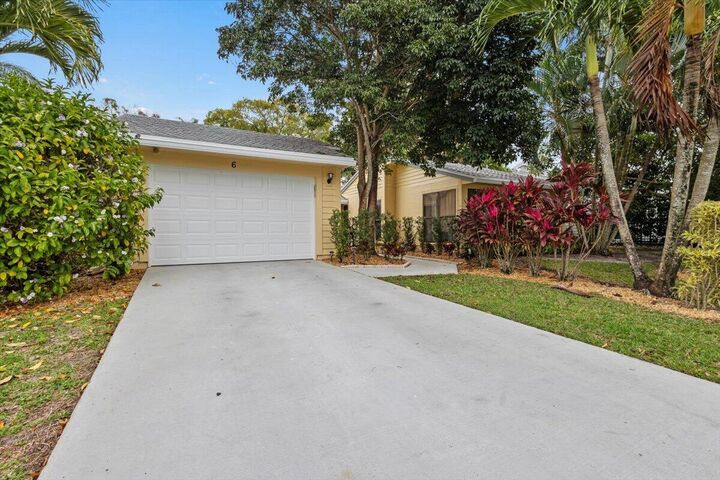Property Photo: 6691 S Pine Court FL 33418