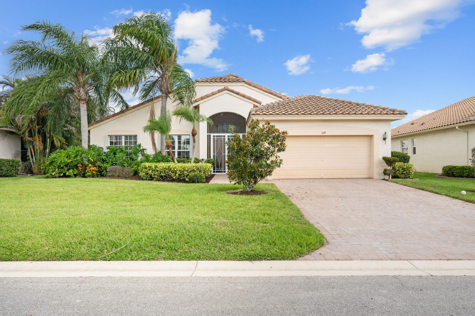Property Photo:  524 NW Blue Lake Drive  FL 34986 