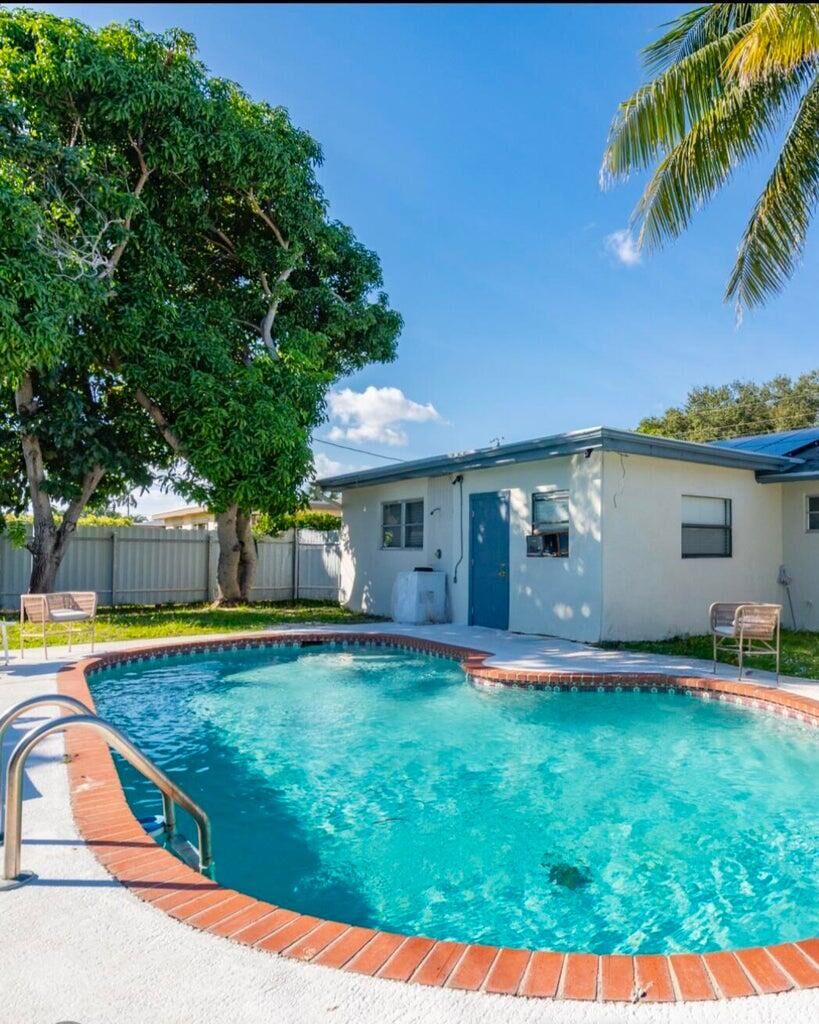 Property Photo: 816 NW 8th Avenue FL 33426