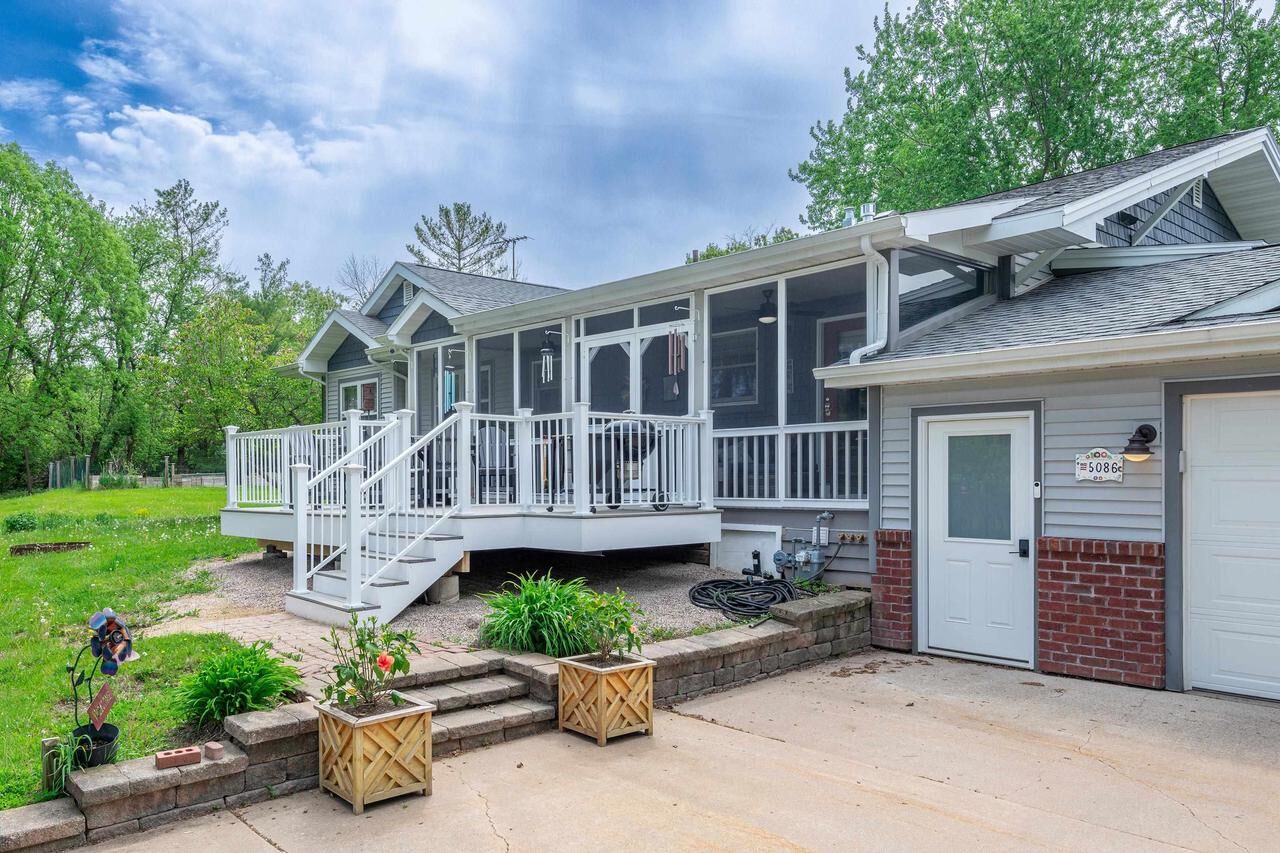 Property Photo:  5086 Valley Heights Road  WI 54904 