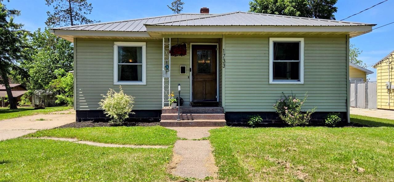 Property Photo:  1733 Stoughton Avenue  WI 54660 